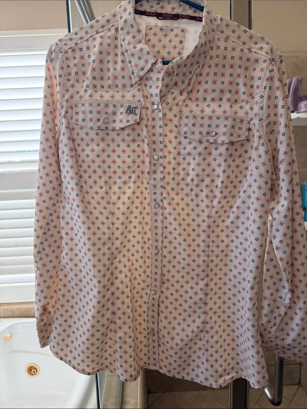 AG GEAR Women’s Light Pink Geometric Button-Down Shirt